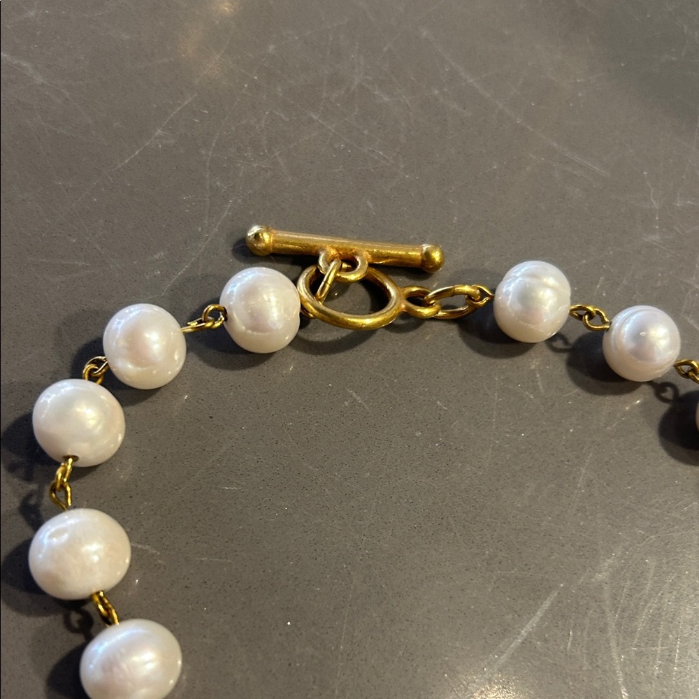 Classic Pearl Necklace with Gold-Tone Medallion - Picture 6 of 7